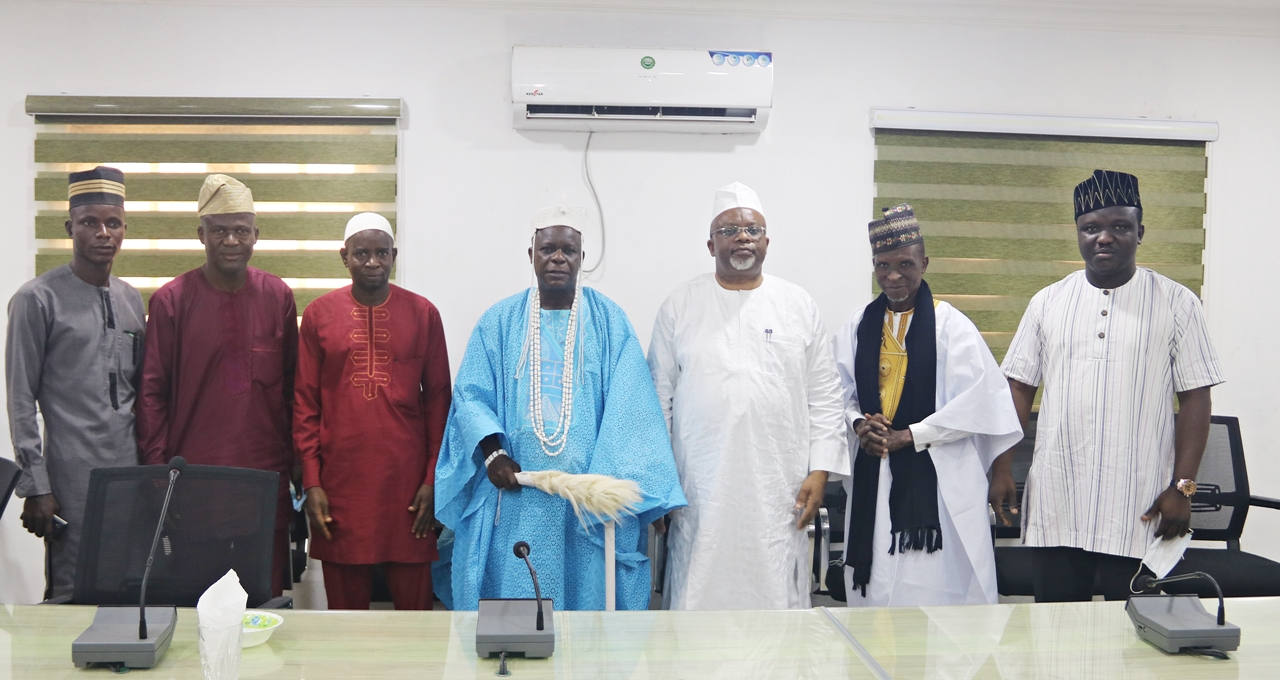 OBALADI OF AFON PAYS COURTESY VISIT TO AMIR AMJN
