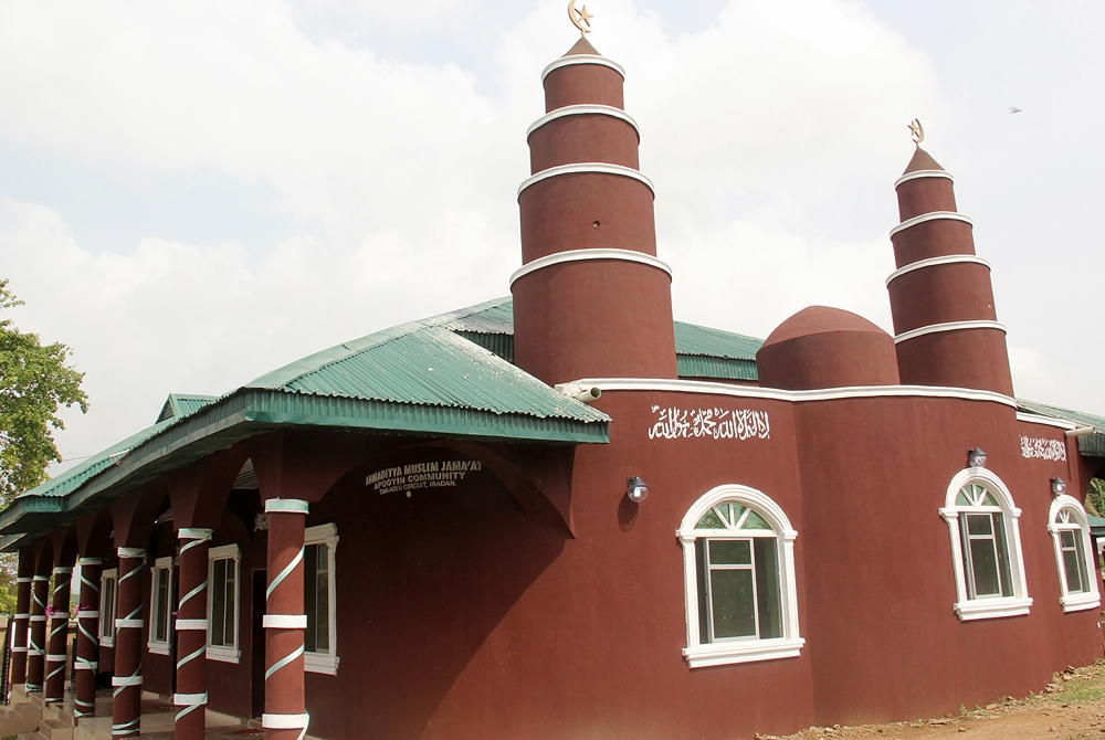 Apooyin Family Donates Second Mosque to Ahmadiyya