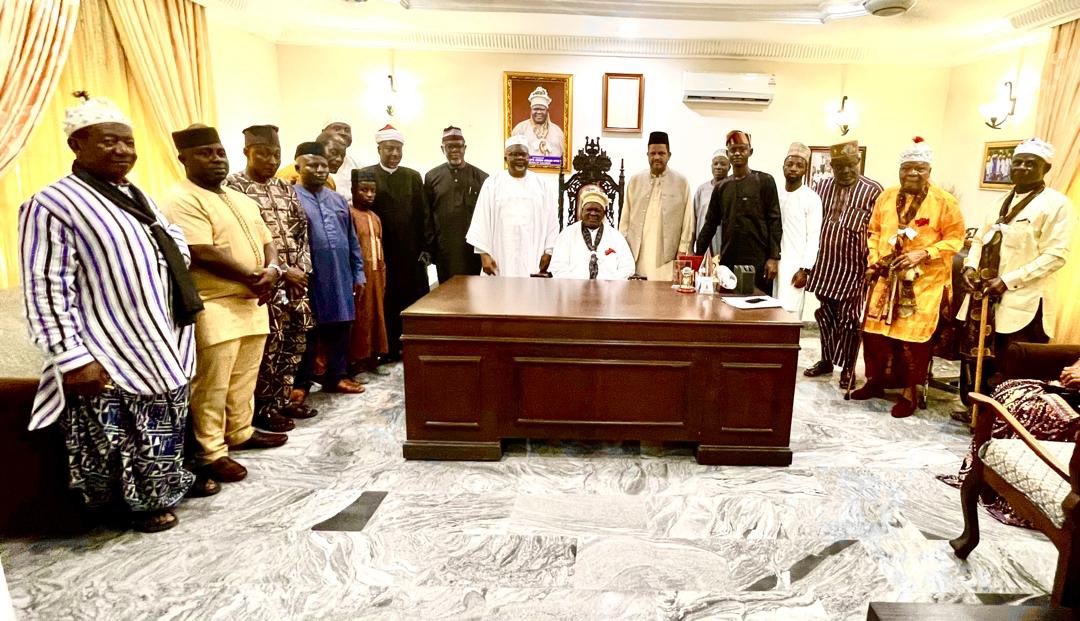 Building Bridges of Unity — Amir Ahmadiyya Nigeria’s Visit to the Obong of Calabar