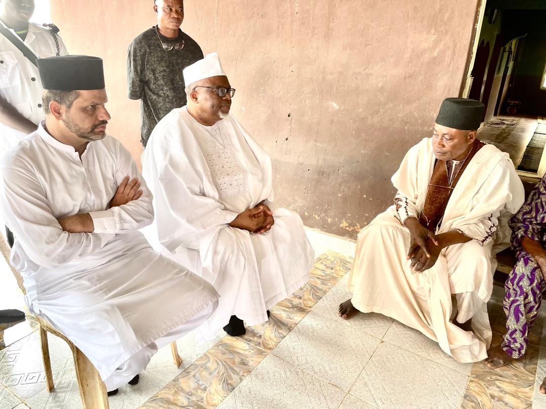 Amir AMJN Visits Ikoyi Ile Circuit, Extends Courtesies to Chief Imam