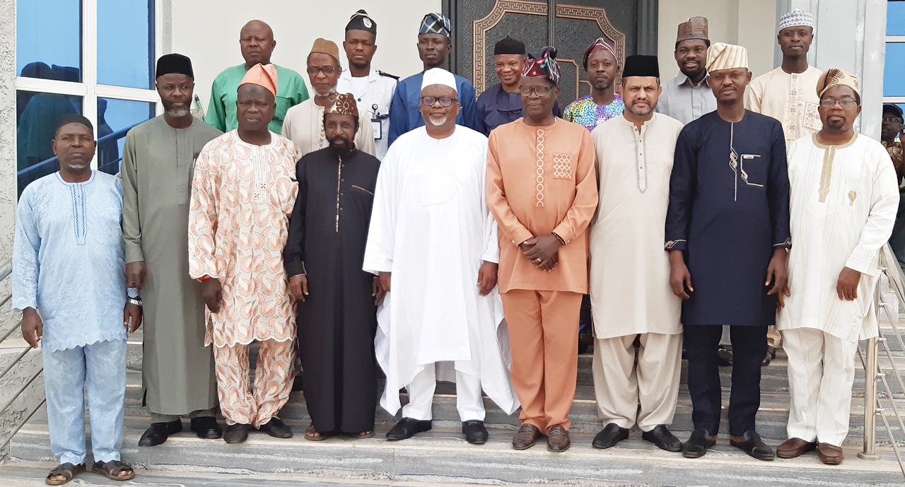 Oba Festus Awogboro Lauds Ahmadiyya Jama’at as Nigeria’s Outstanding Muslim Organisation