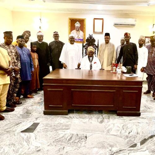 Building Bridges of Unity — Amir Ahmadiyya Nigeria’s Visit to the Obong of Calabar