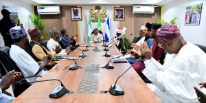 Amir AMJN Leads Delegation to Visit the Governor of Cross River State