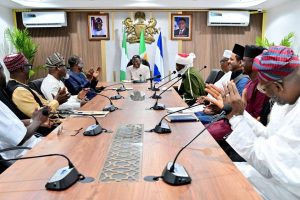 Amir AMJN Leads Delegation to Visit the Governor of Cross River State