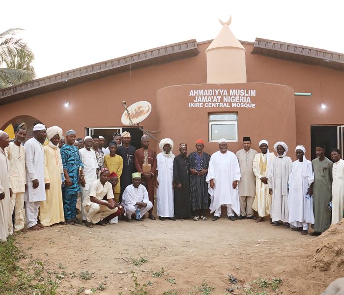 Amir AMJN Commissions New Mosque in Ikire; Clerics Praise Jama’at’s Service to Islam and Humanity