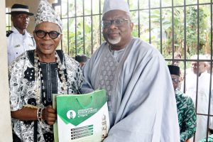 Amir Ahmadiyya Muslim Jama’at of Nigeria Visits Baale Idoko Aledo, Promotes Peaceful Co-existence