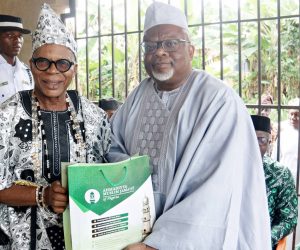 Amir Ahmadiyya Muslim Jama’at of Nigeria Visits Baale Idoko Aledo, Promotes Peaceful Co-existence