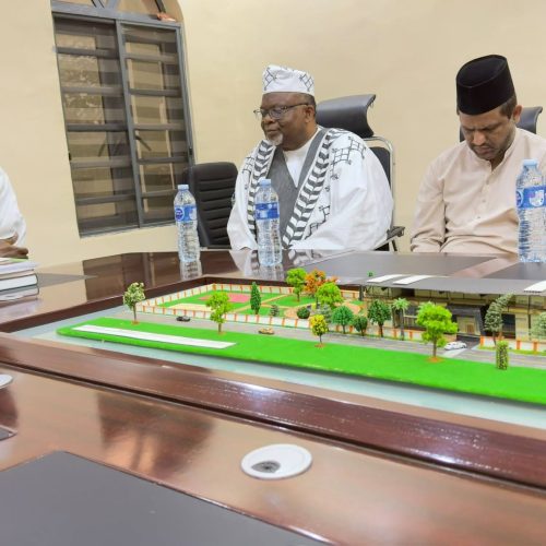 Amir Ahmadiyya Nigeria Visits Adeboruwa of Igbogbo Kingdom