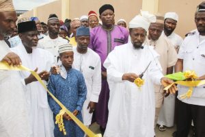 ALHAJI OWOLABI DONATES MOSQUE TO AHMADIYYA