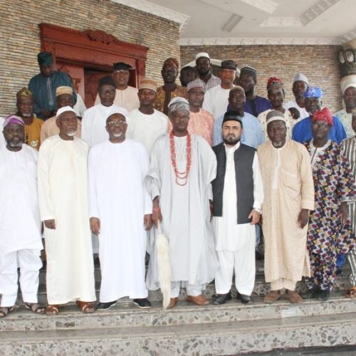 AHMADIYYA NATIONAL HEAD VISITS OLU OF ILARO, CHIEF IMAM