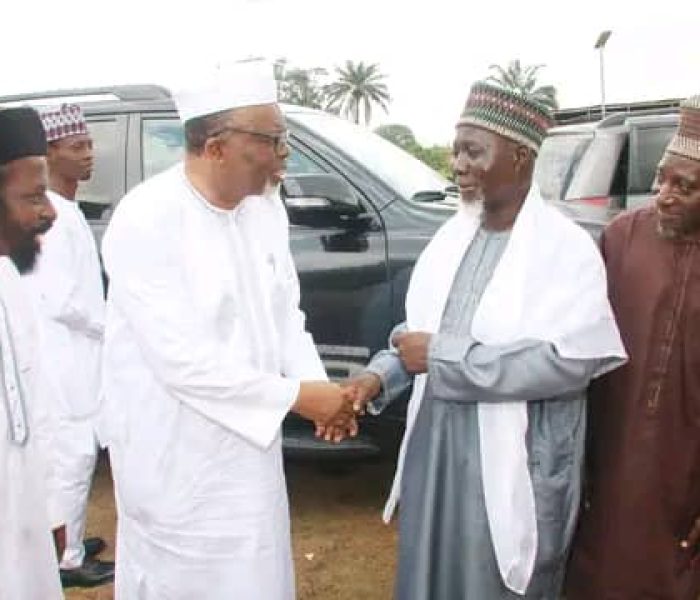 Amir, Ahmadiyya Muslim Jama’at Nigeria Pays Courtesy Visit to Sheik Dr. Abbas Zakariyyah (Al-Qarii) in Ibadan