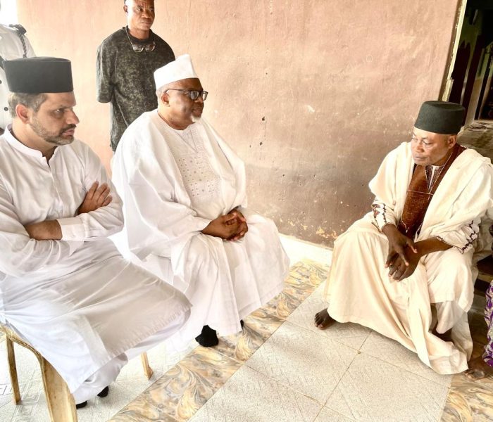 Amir AMJN Visits Ikoyi Ile Circuit, Extends Courtesies to Chief Imam