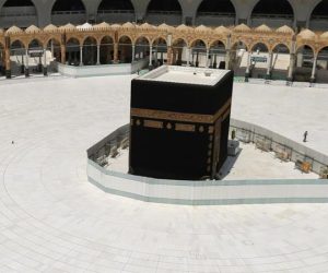 Saudi Arabia bans prayers at mosques over coronavirus fears