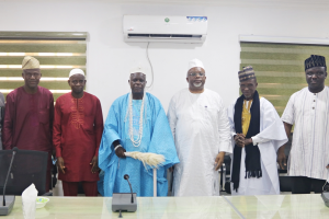 OBALADI OF AFON PAYS COURTESY VISIT TO AMIR AMJN