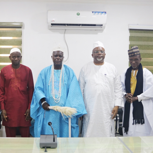 OBALADI OF AFON PAYS COURTESY VISIT TO AMIR AMJN
