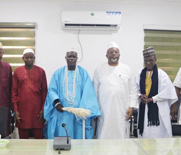 OBALADI OF AFON PAYS COURTESY VISIT TO AMIR AMJN