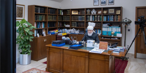 Ahmadiyya Community Head Addresses Nigeria Branch in Virtual Meeting